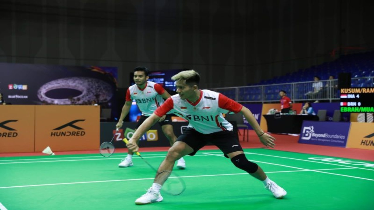 Ganda putra Pramudya Kusumawardana/Yeremia Erich Yoche Yacob Rambitan mengalahkan pasangan Bahrain Adnan Ebrahim/Mohamed Muanis pada penyisihan Grup C Kejuaraan Beregu Campuran Asia (BAMTC) 2023, Rabu. (ANTARA/HO-PP PBSI)