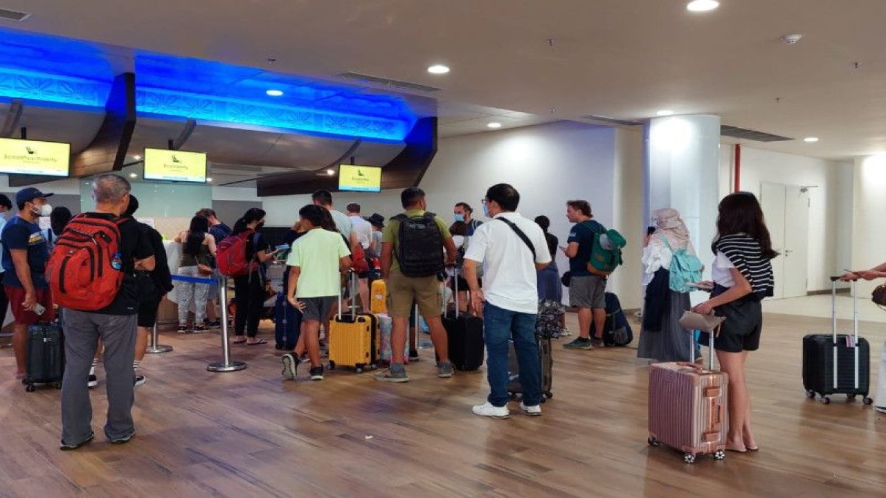Penumpang di Bandara Internasional Lombok, Nusa Tenggara Barat (ANTARA/Bandara Lombok)