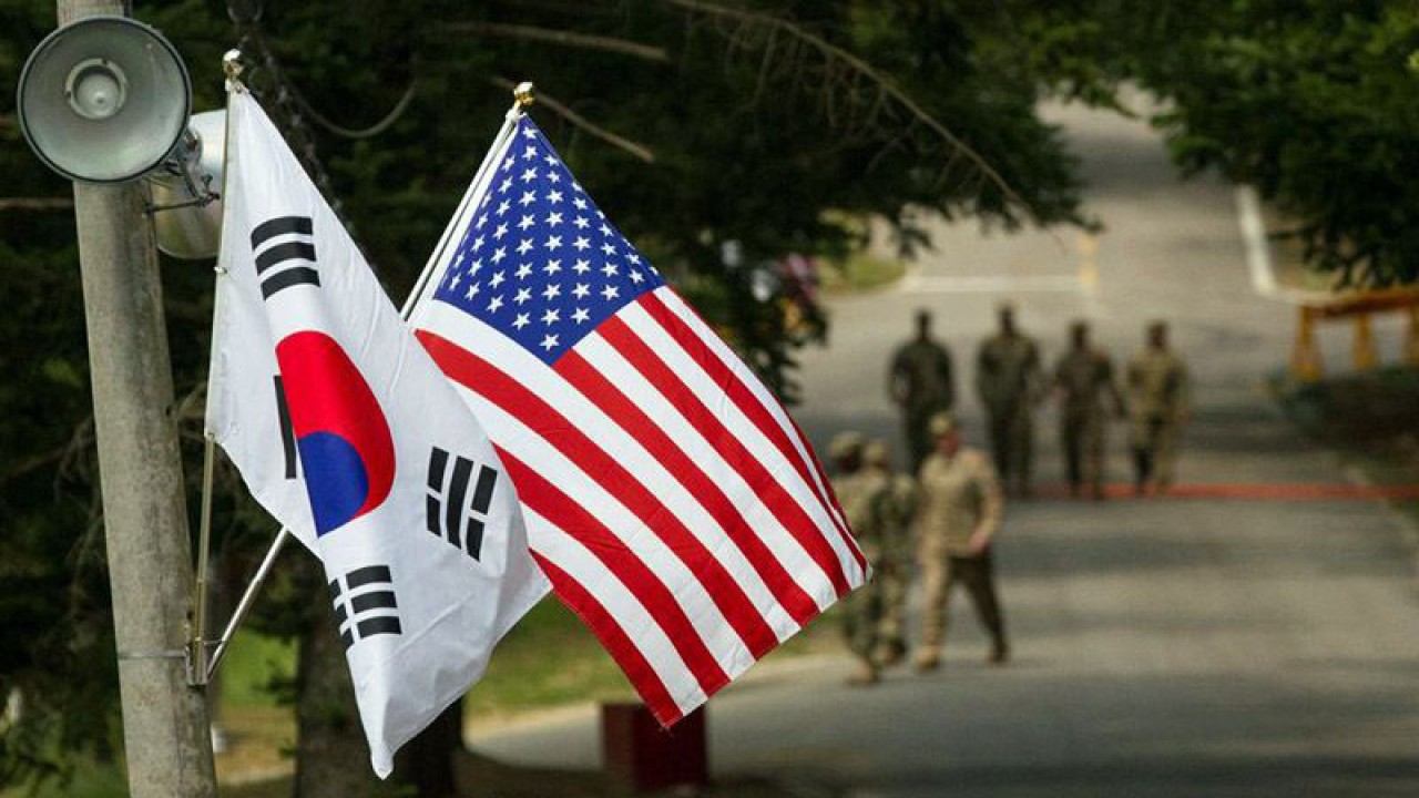 Arsip Foto - Bendera Korea Selatan dan Amerika Serikat terlihat di Yongin, Korsel, Agustus 2016. ANTARA/Courtesy Ken Scar/U.S. Army/HO via REUTERS/as/am.