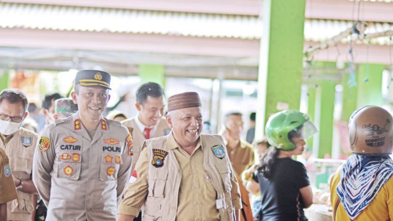 Bupati Bangka Barat Sukirman. (ANTARA/ Donatus Dasapurna)