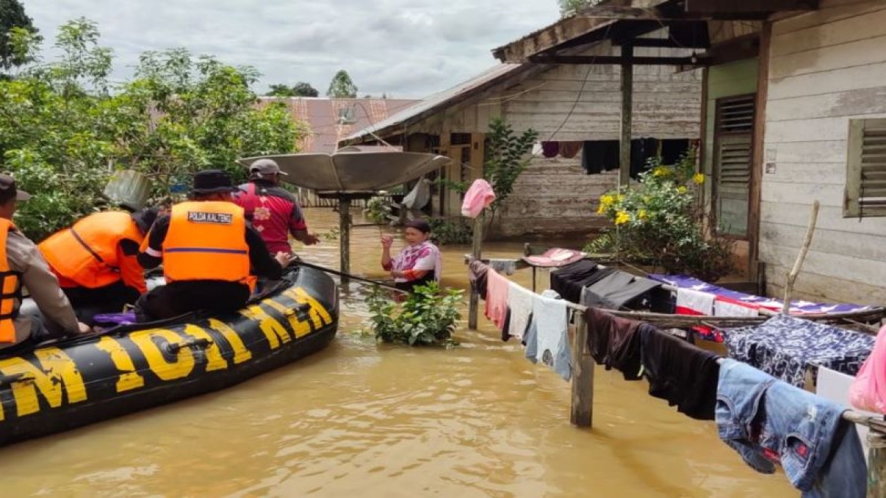 Situasi banjir di Kabupaten Kapuas, Kalimantan Tengah, Selasa (4/4/2023). (ANTARA/HO-BNPB)