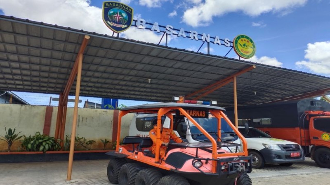 Ilustrasi- Salah satu kendaraan yang disiapkan Basarnas untuk antisipasi bencana di Lampung. ANTARA/Ruth Intan Sozometa Kanafi.