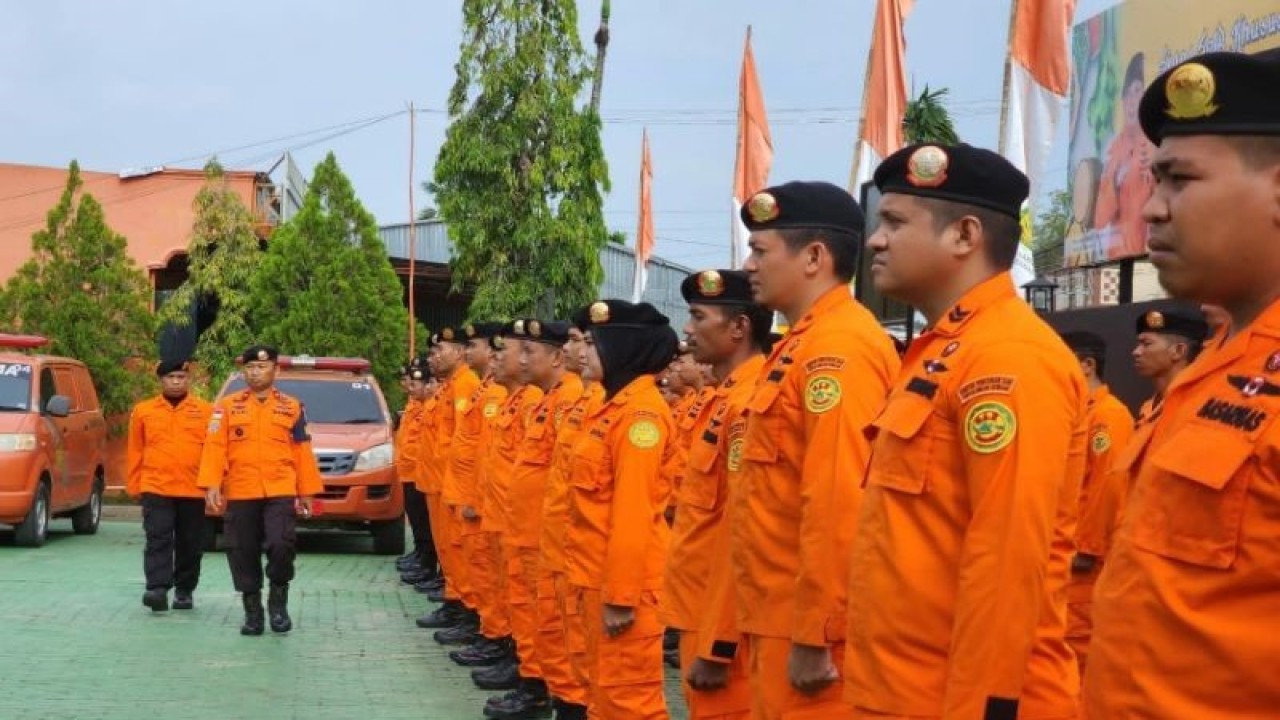 Basarnas Kendari menggelar Apel Siaga SAR Khusus Lebaran 2023 di Kota Kendari, Jumat (14/4/2023) (ANTARA/HO-Humas Basarnas Kendari)