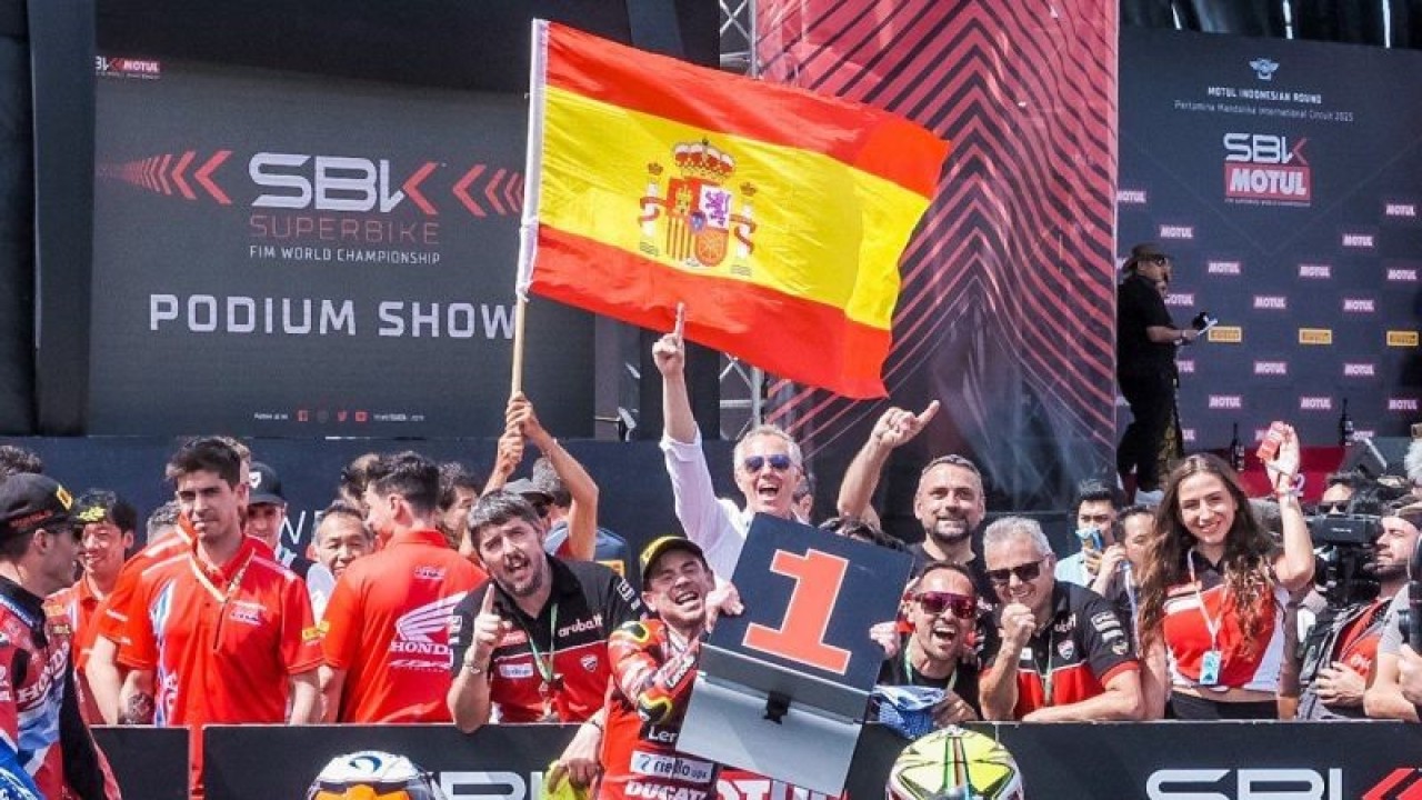 Foto arsip - Pembalap Ducati asal Spanyol Alvaro Bautista berhasil meraih podium utama pada balapan seri kedua World Superbike 2023 di Pertamina Mandalika International Circuit, NTB, Minggu (5/3/2023). ANTARA/ (Humas Kemenparekraf)