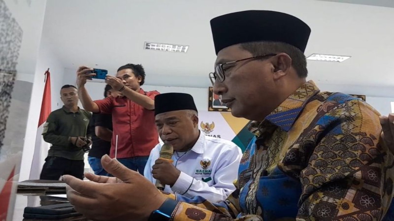 Wali Kota Ternate, DR Tauhid Soleman saat menghadiri sosialisasi Baznas ke Pemkot Ternate dalam penyaluran zakat, infaq dan sadaqah di Kota Ternate, Kamis (6/4/2023). ANTARA/Abdul Fatah (Abdul Fatah)