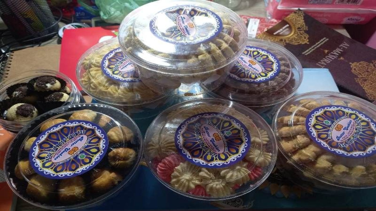 BBPOM di Pekanbaru mengintensifkan ajakan agar UMKM kue kering segera mengurus izin edar produk mereka agar berdaya saing itnggi.Antara/Frislidia.
