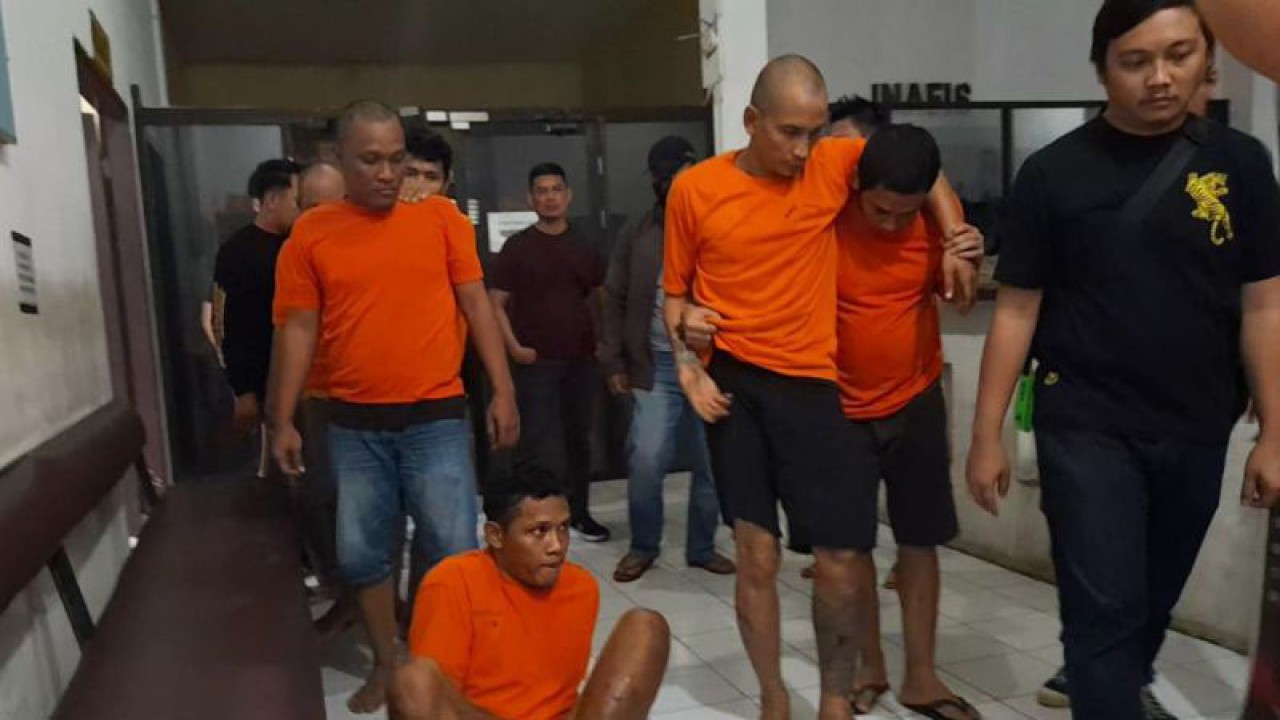 Empat pelaku begal yang ditembak saat ditahan Polrestabes Medan. (ANTARA/HO-Humas Polrestabes Medan).