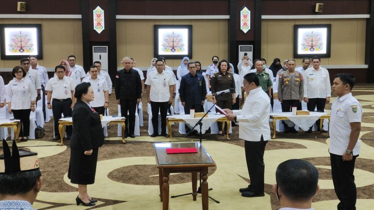 Pengukuhan Kepala Perwakilan BKKBN Kalteng Jeanny Yola Winokan di Palangka Raya, Rabu, (5/4/2023). (ANTARA/Muhammad Arif Hidayat)