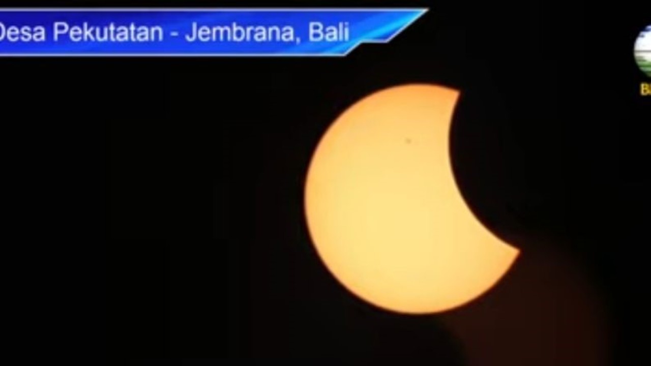 Tangkapan layar - Gerhana matahari sebagian diamati langsung secara virtual oleh BMKG di kawasan Jembrana, Bali, Kamis (20/4/2023) ANTARA/Youtube@infoBMKG