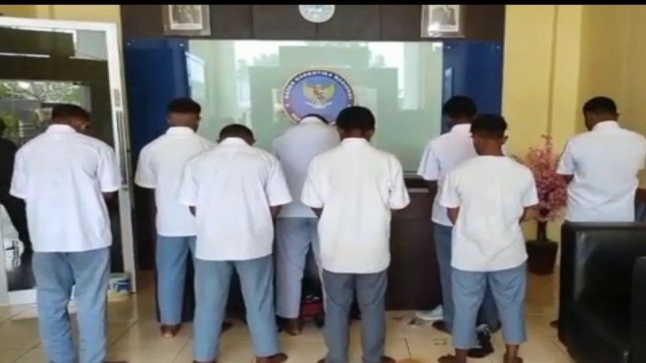 Sembilan pelajar di Sentani ditangkap karena mengkonsumsi narkoba jenis ganja. (ANTARA/HO/Dok BNN Kabupaten Jayapura)
