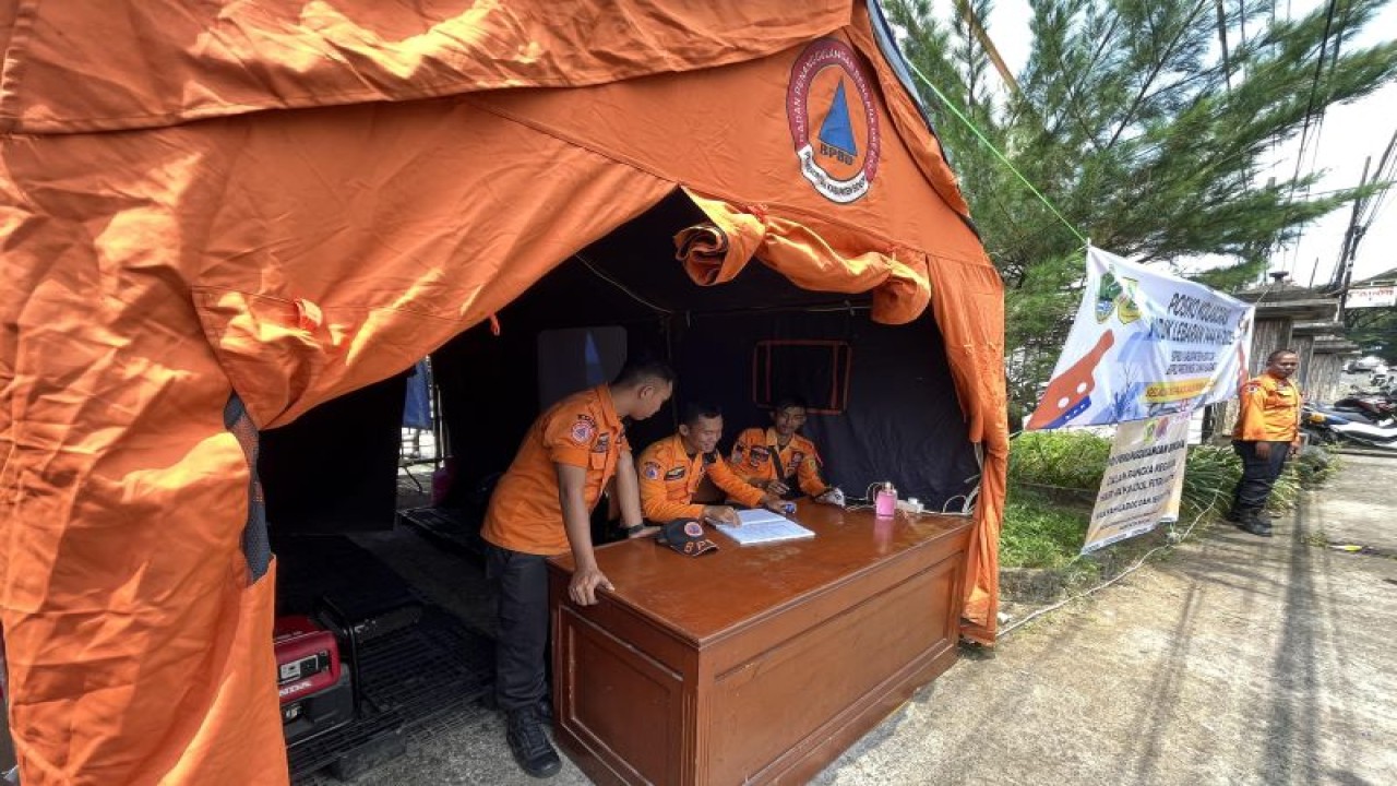 Pos Badan Penanggulangan Bencana Daerah (BPBD) Kabupaten Bogor di Simpang Gadong, Kabupaten Bogor, Jawa Barat, Rabu (19/4/2023). ANTARA/M. Baqir Idrus Alatas