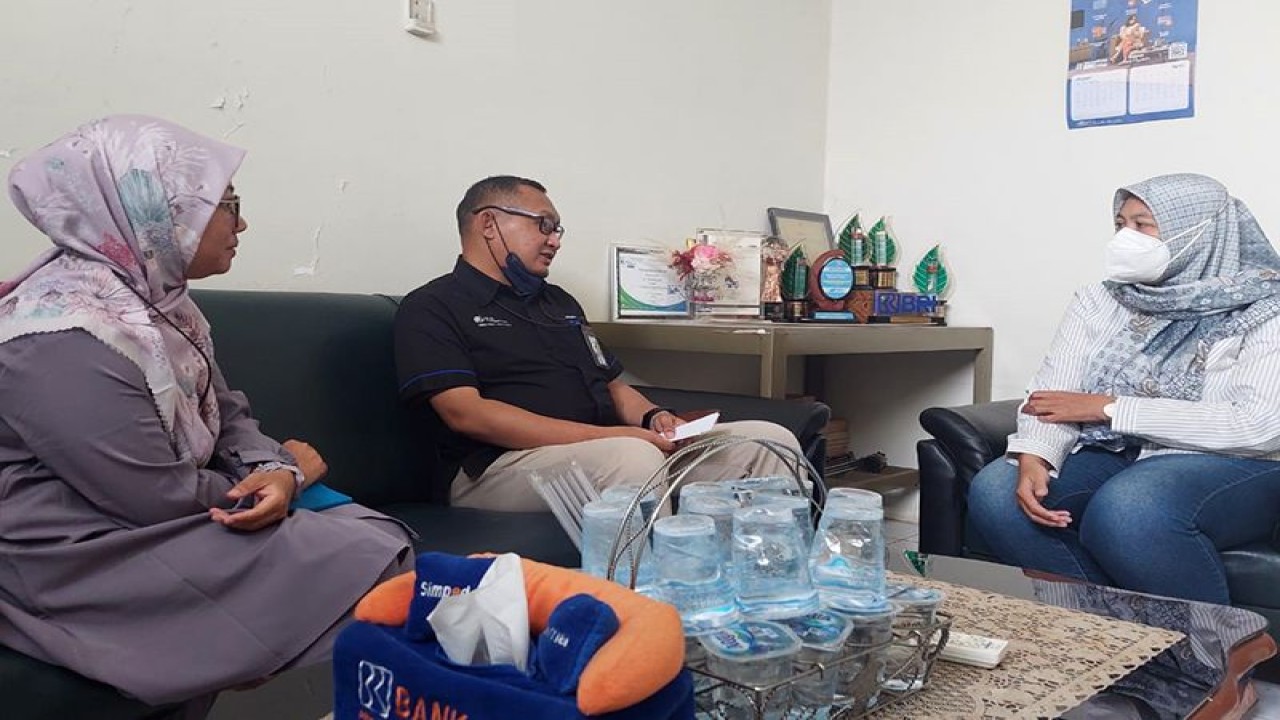 Tim BPJAMSOSTEK Cabang Purwokerto melakukan kunjungan dan pembinaan terhadap perusahaan-perusahaan yang memiliki risiko tinggi dalam kecelakaan kerja. ANTARA/HO-BPJAMSOSTEK Purwokerto