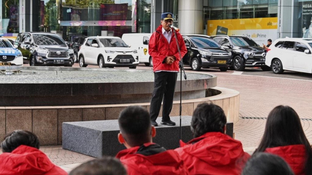 Menteri Perhubungan (Menhub) Budi Karya Sumadi menganjurkan masyarakat untuk mudik lebih awal agar terhindar dari kepadatan di hari puncak arus mudik Lebaran tahun ini, yang diprediksi akan terjadi mulai 18 hingga 21 April 2023. (Istimewa/Kemenhub)
