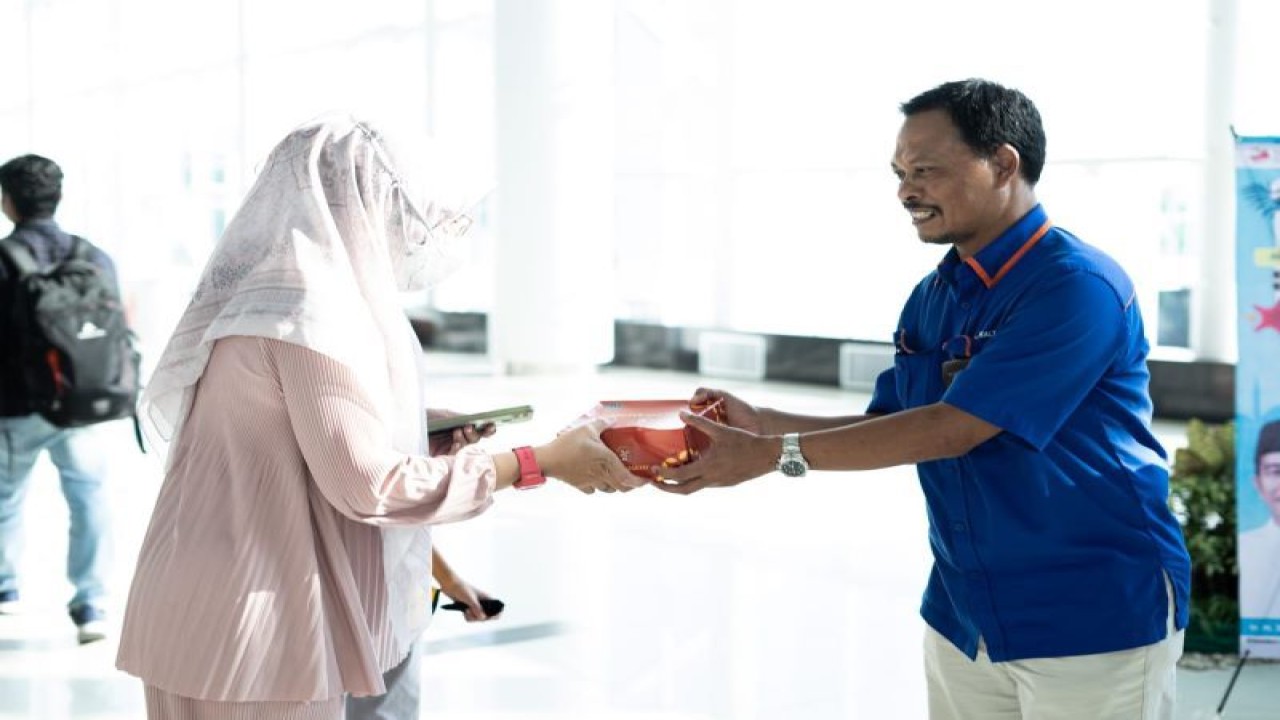 Posko Mudik Asyik BUMN yang digelar PT Pupuk Kalimantan Timur (Pupuk Kaltim) di Bandara Sultan Aji Muhammad Sulaiman (SAMS) Sepinggan, Balikpapan, Kalimantan Timur. ANTARA/HO-Pupuk Kaltim