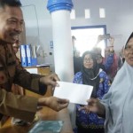 Bupati Bone Sulsel serahkan subsidi transportasi penjual ikan-1681801928