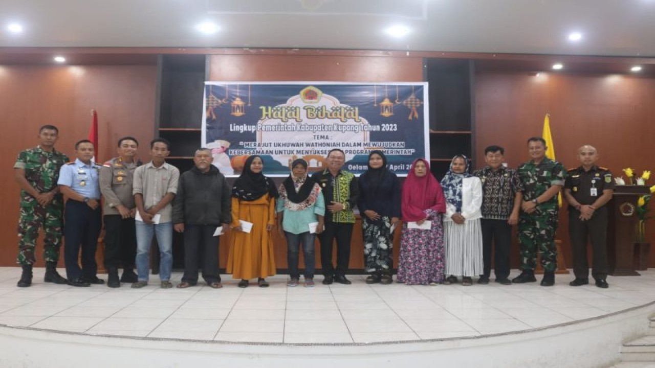 Pemerintah Kabupaten Kupang Provinsi Nusa Tenggara Timur melakukan kegiatan Halal Bihalal Hari Raya Idul Fitri 1444 Hijriah Tahun 2023 bersama umat Muslim Kabupaten Kupang. (ANTARA/HO-Prokompim setda Kabupaten Kupang)