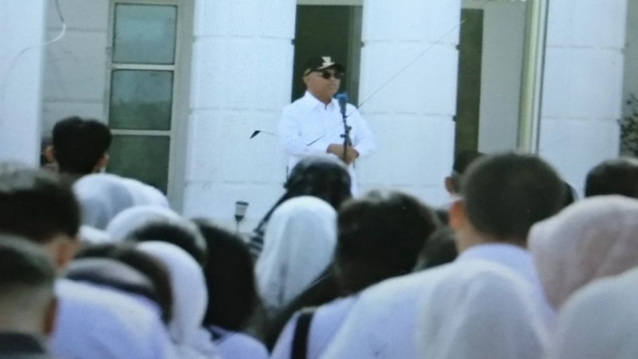 Bupati Lutim H Budiman pimpin apel pagi pasca Hari Raya Idul Fitri di Luwu Timur, Rabu, (27/4/2023).ANTARA/HO-Pemkab Lutim