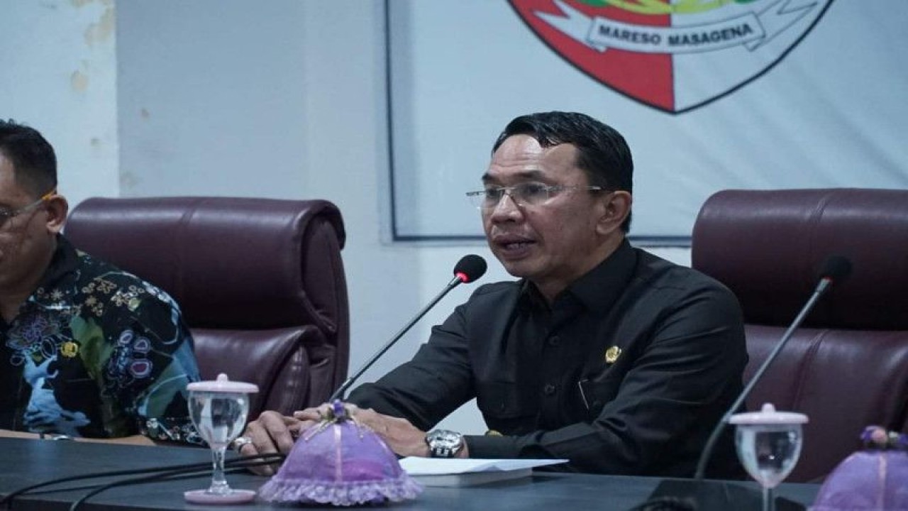 Bupati Sigi Mohamad Irwan memimpin rapat koordinasi penanganan sampah di Sigi. (ANTARA/HO-Dok Prokopim Setda Pemkab Sigi)