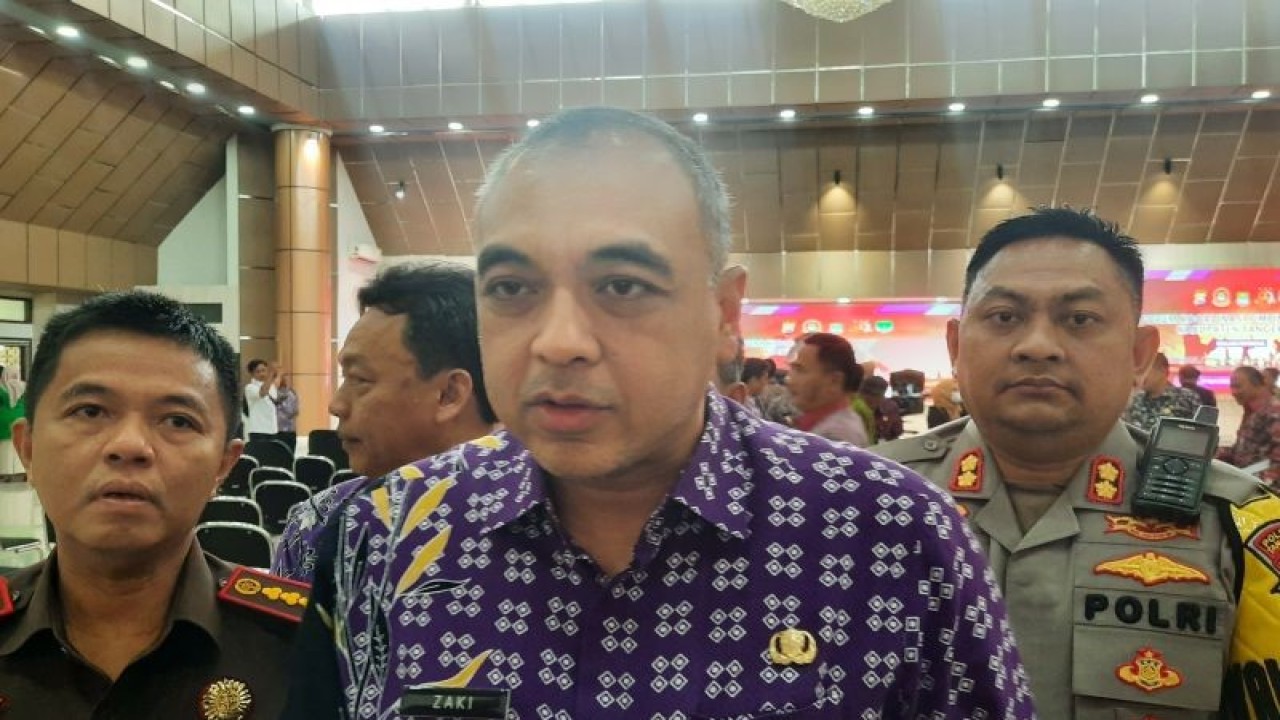 Bupati Tangerang Ahmed Zaki Iskandar (Azmi Samsul Maarif)