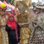 Busana berbahan dasar daur ulang ramaikan Festival Muaro Padang-1682405178