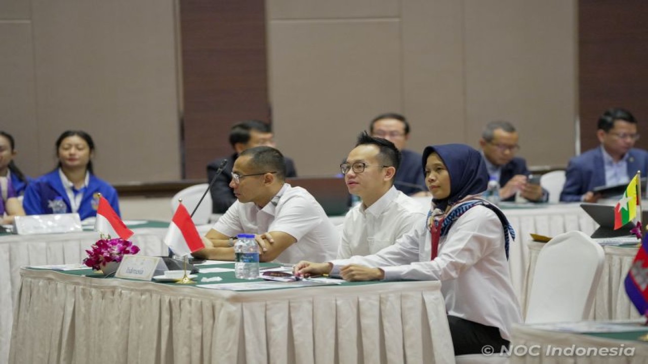 Chef de Mission (CdM) SEA Games 2023 Kamboja Lexyndo Hakim saat melakukan peninjauan venue di Kamboja jelang SEA Games 2023, pada Kamis (23/2/2023) (ANTARA/HO/NOC Indonesia/Rifqy Priyadiansyah)