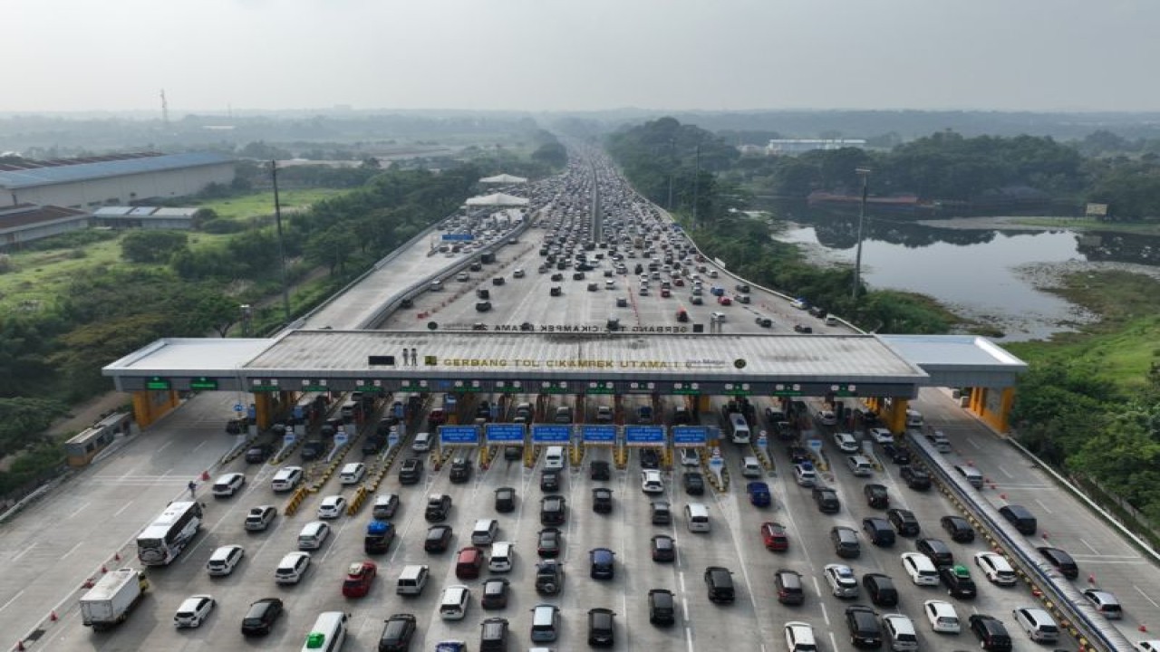 One way mulai KM 70 Cikopo hingga KM 414 Kalikangkung. (ANTARA/HO-Jasa Marga)