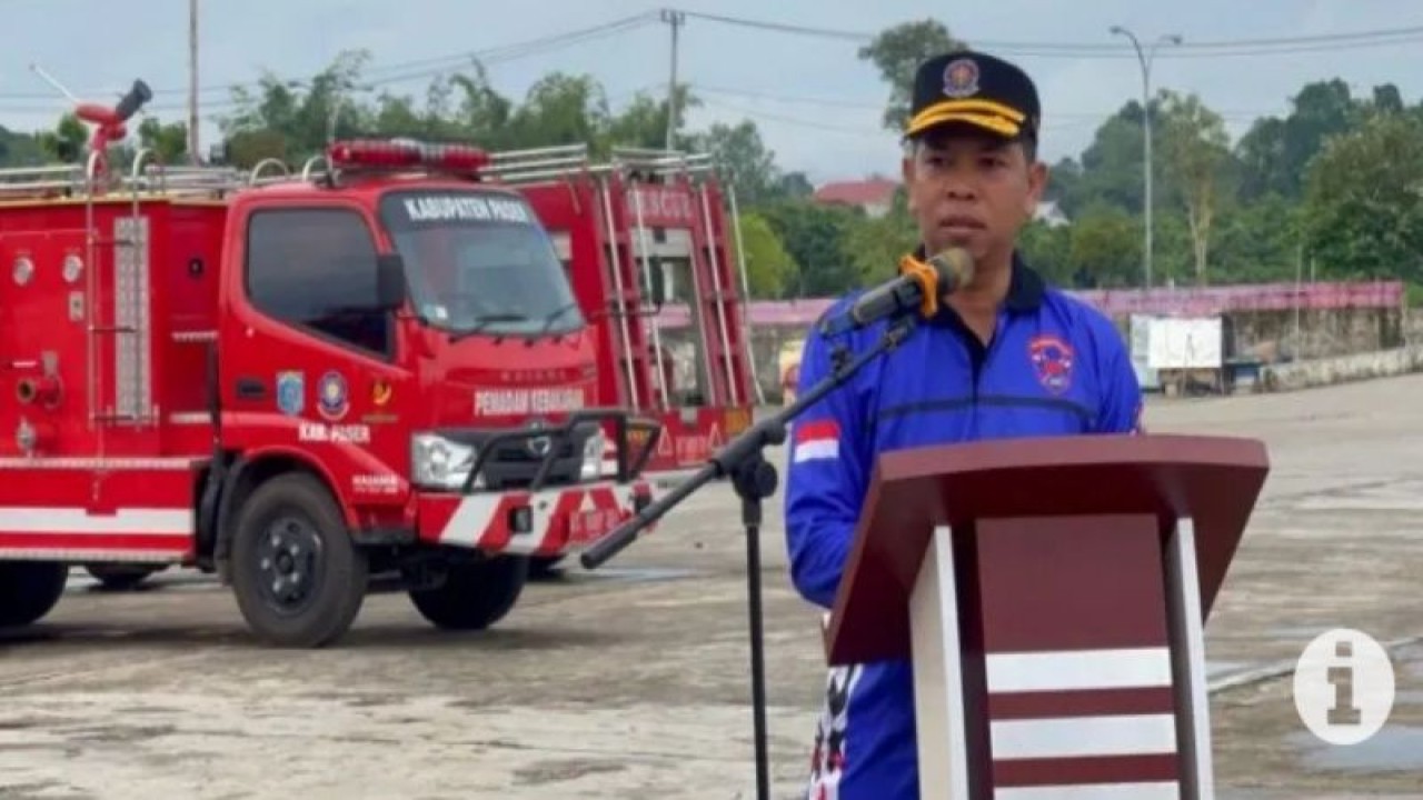 Kepala Dinas Damkar Paser M Lukman Dharma. (ANTARA/R. Wartono)