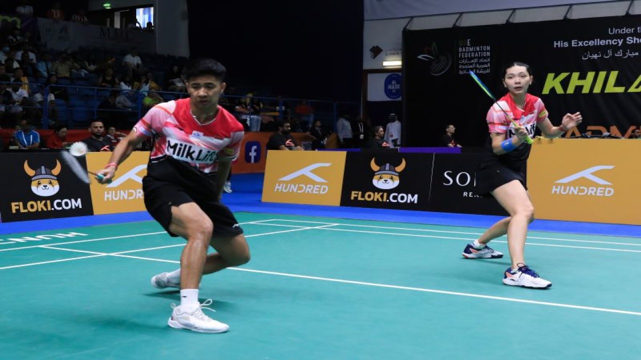 Dejan Ferdinansyah/Gloria Emanuelle Widjaja tampil kompak untuk mengalahkan pasangan Rohan Kapoor/Reddy Siki (India) dan merebut tiket semifinal Kejuaraan Badminton Asia 2023 di Dubai, Jumat. (ANTARA/HO-PP PBSI)
