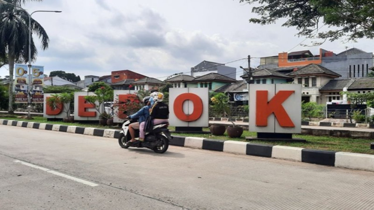 Jalan GDC Depok (ANTARA/Foto: Feru Lantara)