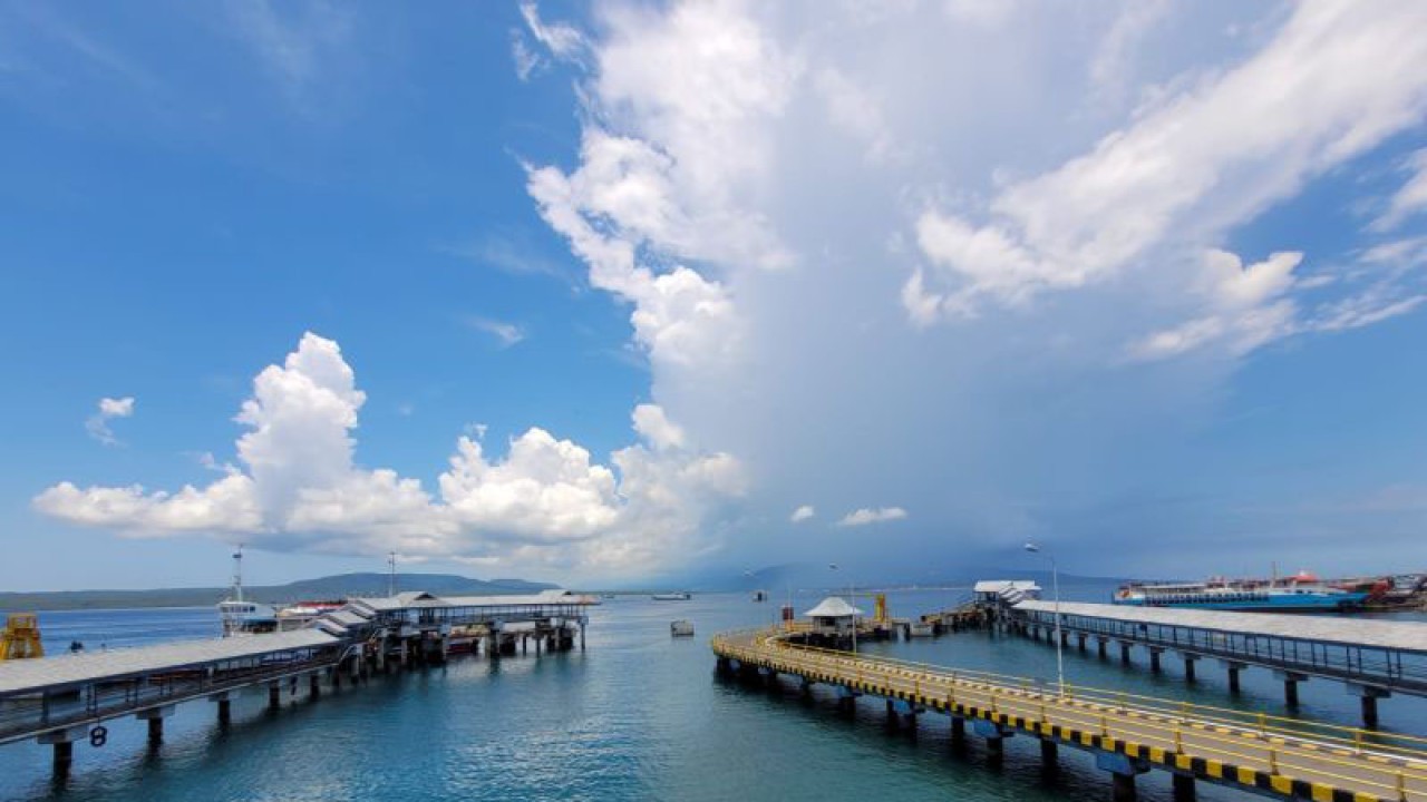 Dermaga Pelabuhan Ketapang, Banyuwangi. ANTARA/Novi Husdinariyanto