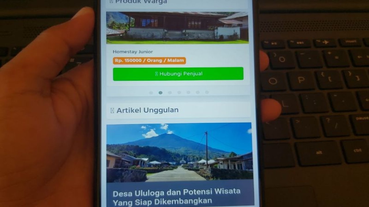 Website Desa Ululoga, Nagekeo, NTT yang berisi tentang informasi penjualan paket wisata desa dan potensi pariwisata desa. ANTARA/Fransiska Mariana Nuka
