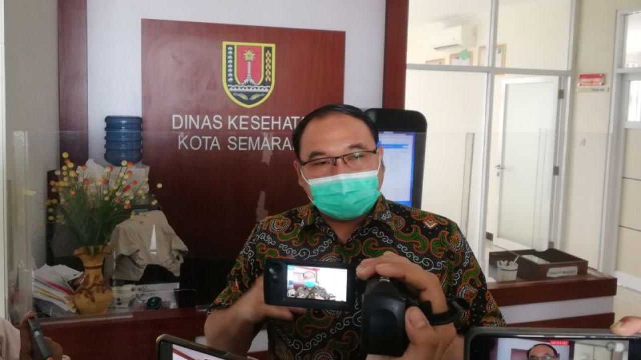Kepala Dinas Kesehatan Kota Semarang Dokter Abdul Hakam. (ANTARA/Zuhdiar Laeis)