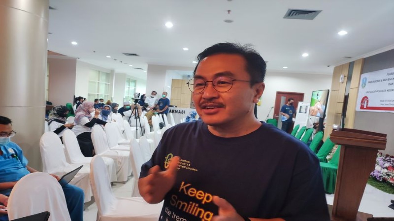 Direktur Utama RSUD Dr. Soetomo Surabaya Dr. Joni Wahyuhadi. (ANTARA/Willi Irawan)