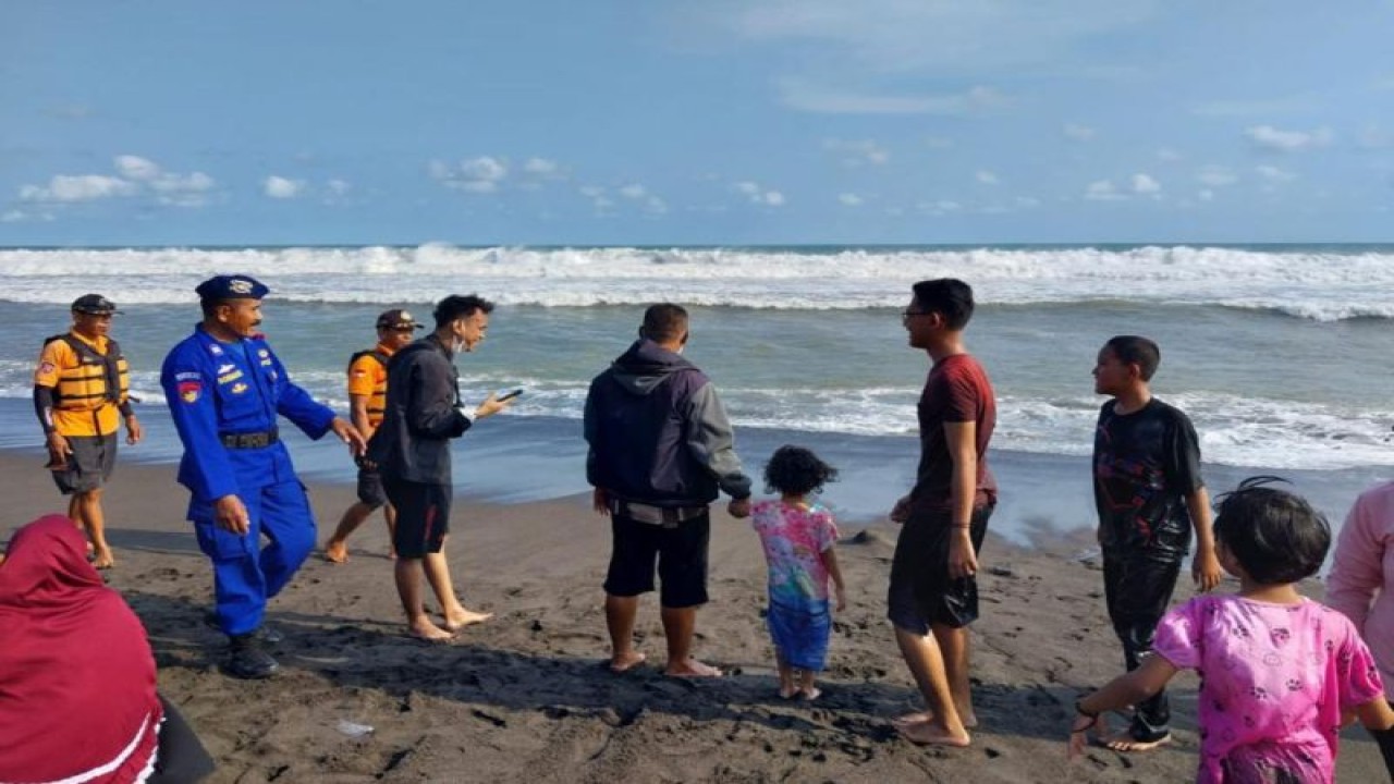 Aparat Polda DIY melakukan pengamanan di objek wisata selama Lebaran 2023. ANTARA/HO-Polda DIY