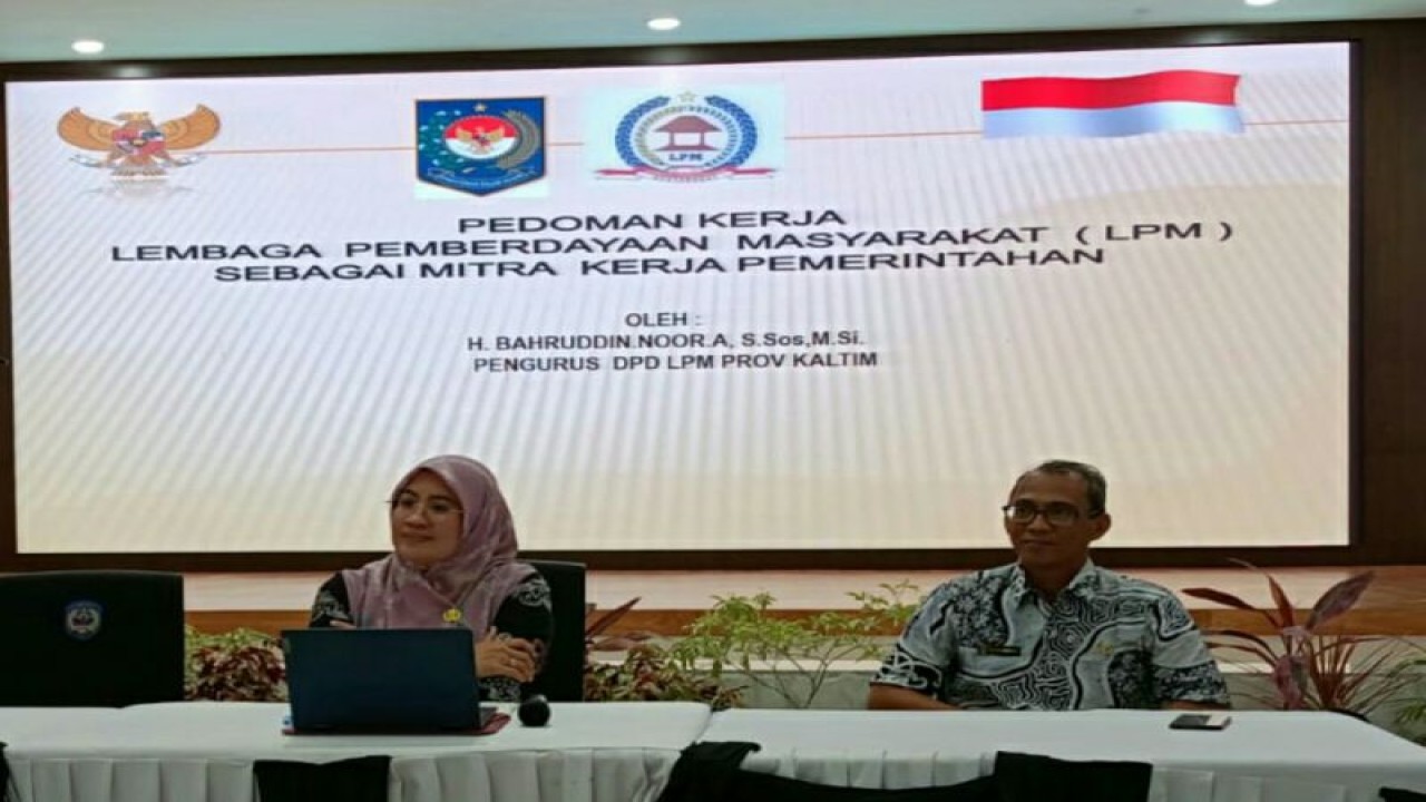 Kasi Pengembangan Kapasitas Masyarakat DPMPD Kaltim Helvin Syahruddin saat menjadi pemateri di Kota Bontang, Kamis (13/4/2023) (Antara/HO dokumentasi pribadi)