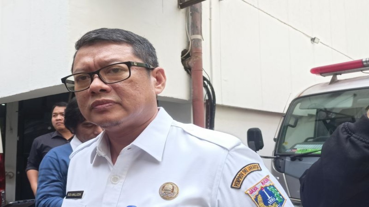 Kepala Dinas Kependudukan Dan Pencatatan Sipil (Dukcapil) DKI Jakarta Budi Awaluddin di Balai Kota DKI, Jakarta Pusat, Rabu (26/4/2023). ANTARA/Siti Nurhaliza