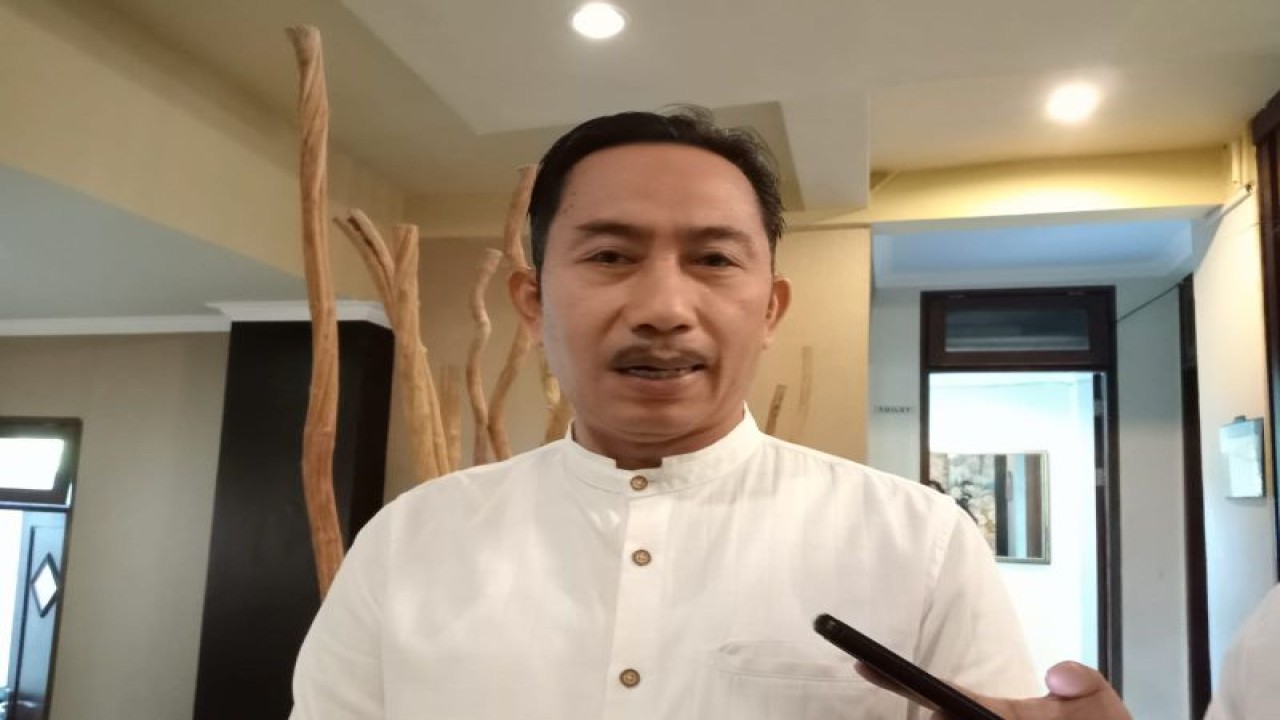 Kepala Dinas Kependudukan dan Pencatatan Sipil (Dukcapil) Kota Mataram H Amran  M Amin. (Foto: ANTARA/Nirkomala)