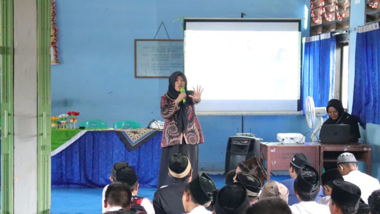Edukasi cegah penyalahgunaan narkotika pada pelajar melalui kegiatan pesantren kilat oleh BNNK Bangka (ANTARA/Kasmono)
