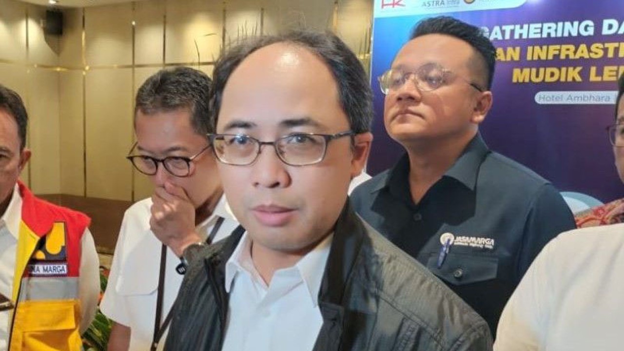 Juru Bicara Kementerian PUPR Endra S. Atmawidjaja menyampaikan keterangan kepada awak media di Jakarta, Selasa (11/4/2023). ANTARA/Aji Cakti