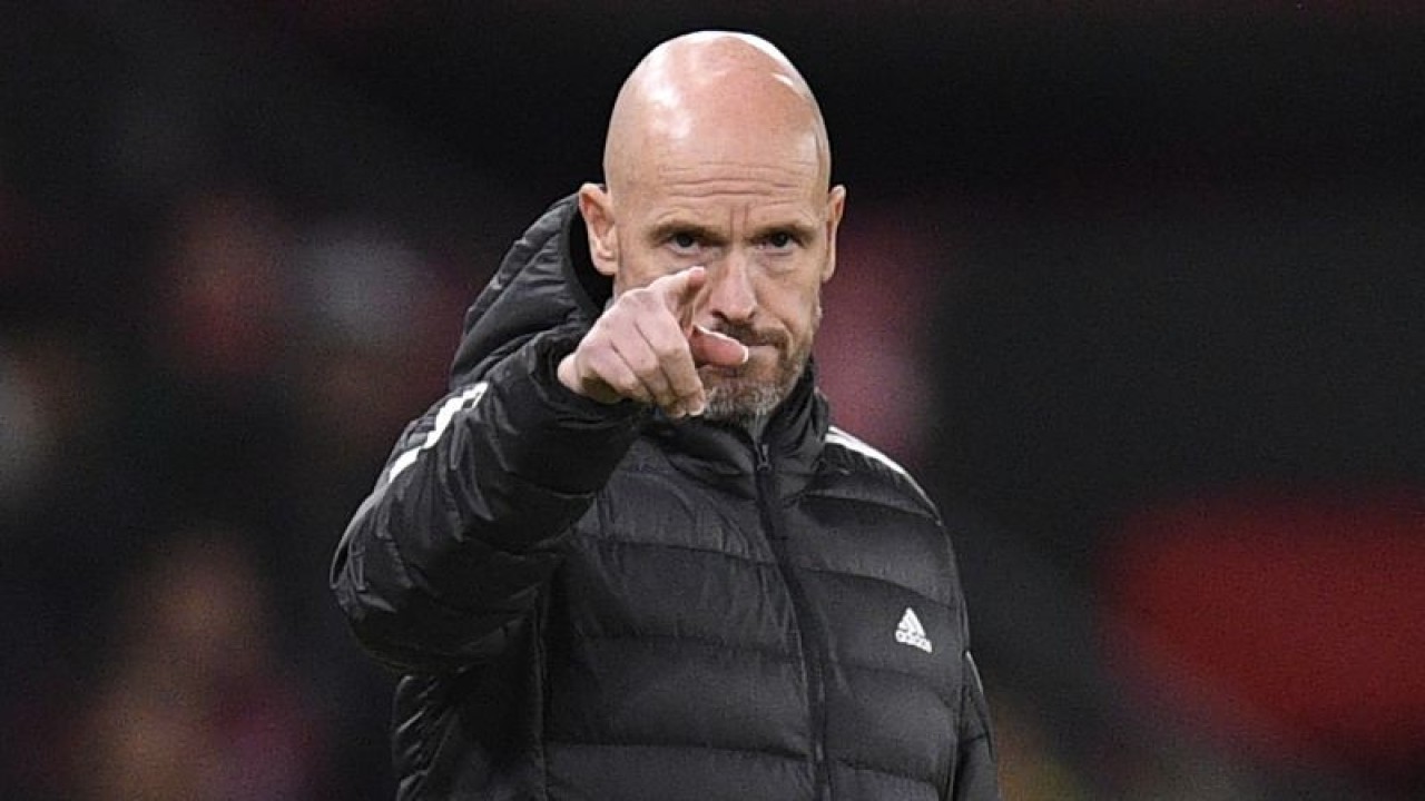 Arsip - Manajer Manchester United Erik Ten Hag di Old Trafford, 13 Oktober 2022. (AFP/OLI SCARFF)