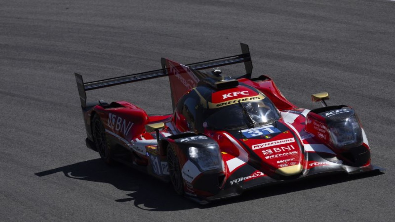 Team WRT 31 beraksi pada putaran kedua FIA World Endurance Chamionship (FIAWEC), 6 Hours of Portimao, di Portugal, Minggu (16/4/2023). (ANTARA/HO)
