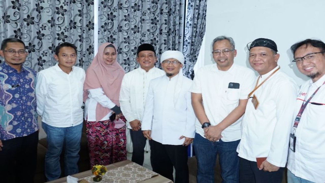 PT Finnet Indonesia (Finnet) selaku anak usaha Telkom Metra (Telkom Group) dan PT Mekar Prana Indah menyemarakkan Ramadhan 1444 Hijriah dengan menitipkan donasi melalui Yayasan Daarut Tauhiid (DT), sebagaimana keterangan di Jakarta, Rabu. (Finnet)