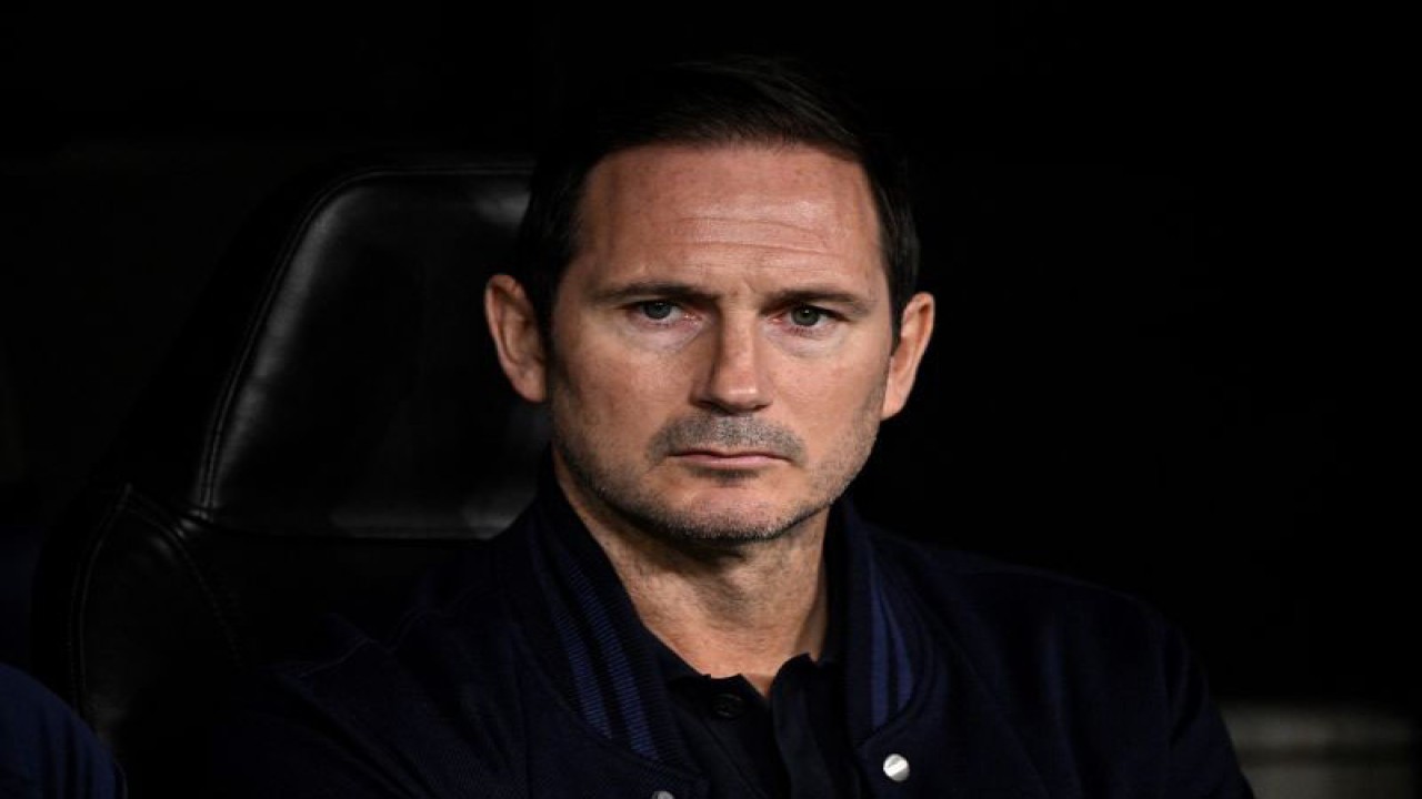 Arsip - Frank Lampard saat memimpin Chelsea dalam pertandingan leg pertama perempat final Liga Champions lawan Real Madrid, di Santiago Bernabeu pada 13 April 2023. ANTARA/AFP/JAVIER SORIANO
