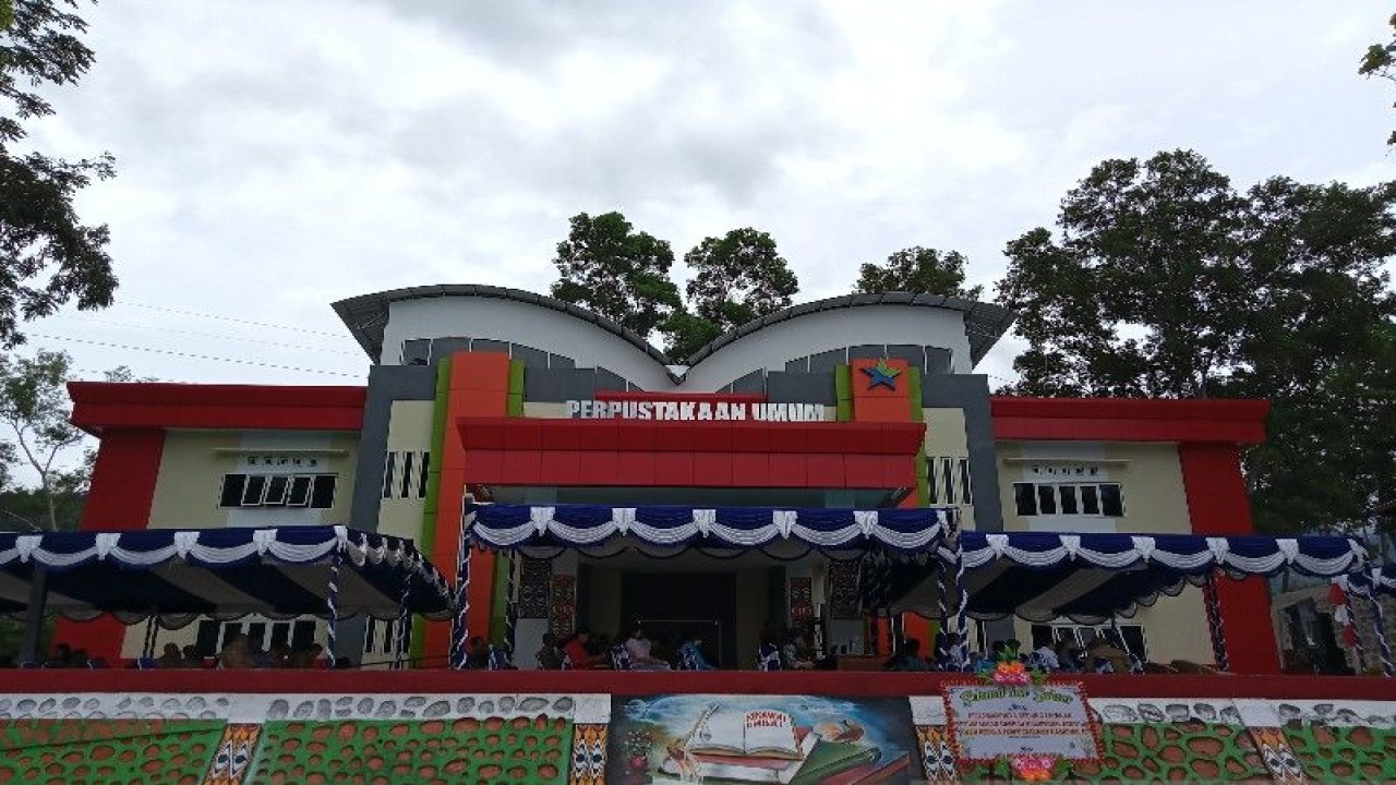 Gedung Perpustakaan daerah Kabupaten Jayapura, Papua (ANTARA/Agustina Estevani Janggo)