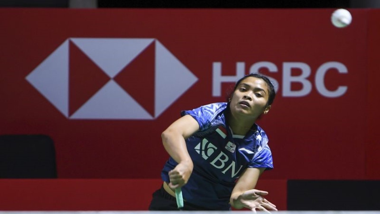 Arsip - Pebulu tangkis tunggal putri Indonesia Gregoria Mariska Tunjung mengembalikan kok ke arah lawannya pebulu tangkis tunggal putri Sung Shuo Yun pada babak 32 besar turnamen Daihatsu Indonesia Masters 2023 di Istora Gelora Bung Karno, Senayan, Jakarta, Rabu (25/1/2023). ANTARA FOTO/M Risyal Hidayat/foc.