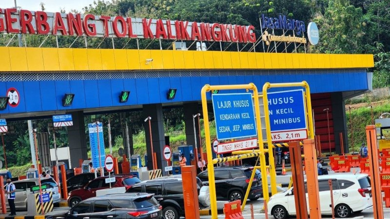 Gerbang Tol Kalikangkung Semarang (ANTARA/ I.C.Senjaya)