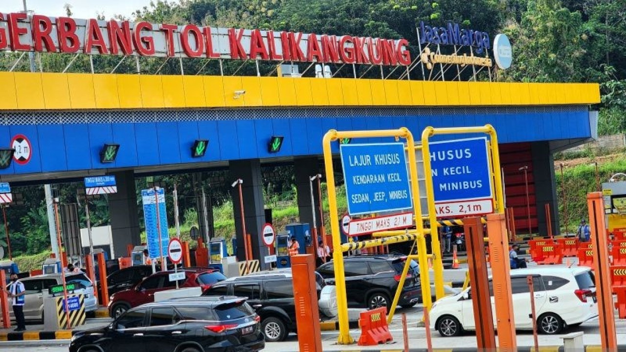 Gerbang Tol Kalikangkung Semarang (ANTARA/ I.C.Senjaya)