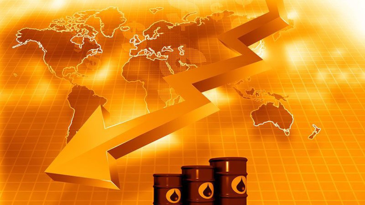 Ilustrasi - Barel minyak dengan grafik harga jatuh. ANTARA/Shutterstock/pri.