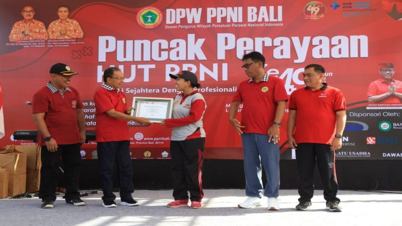 Gubernur Bali Wayan Koster saat menghadiri HUT Persatuan Perawat Nasional Indonesia (PPNI) di Denpasar, Senin (10/4/2023). ANTARA/HO-Pemprov Bali