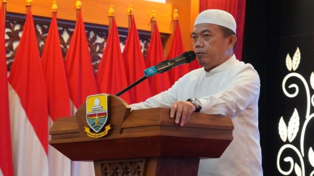 Gubernur Jambi Al Haris.(ANTARA/Nanang Mairiadi)